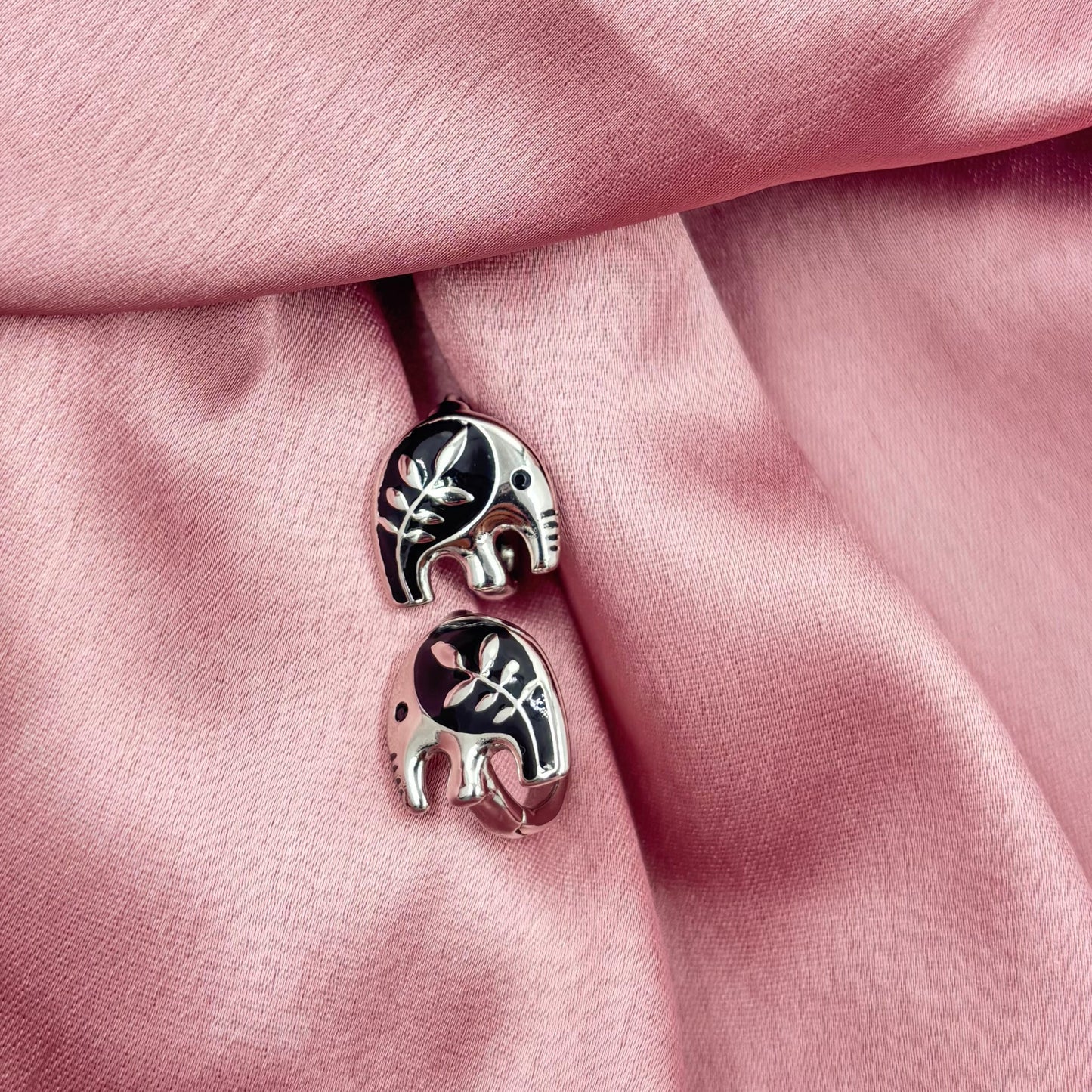 Elephant Motive Small Earstud
