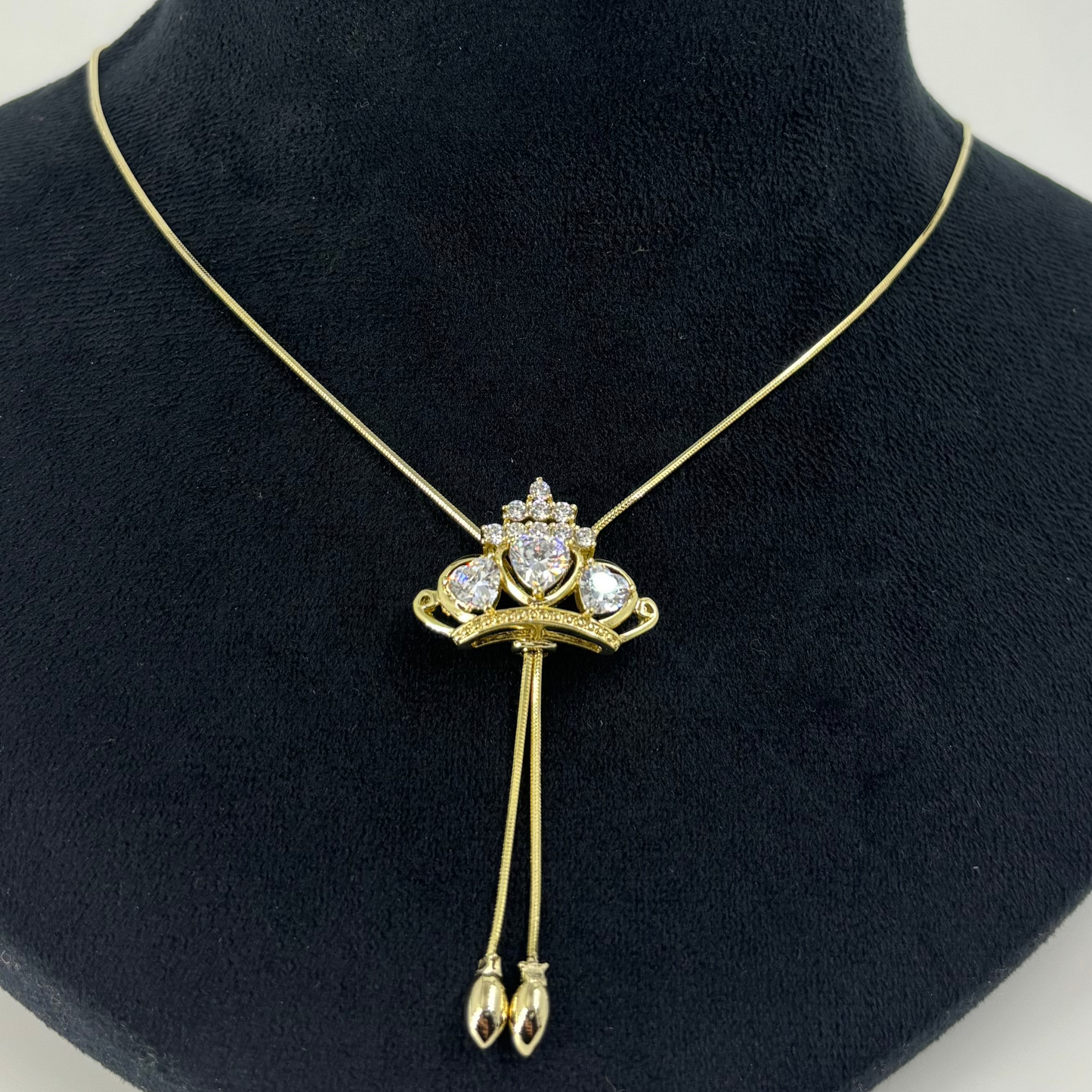 Crown Chain Pendant Necklace