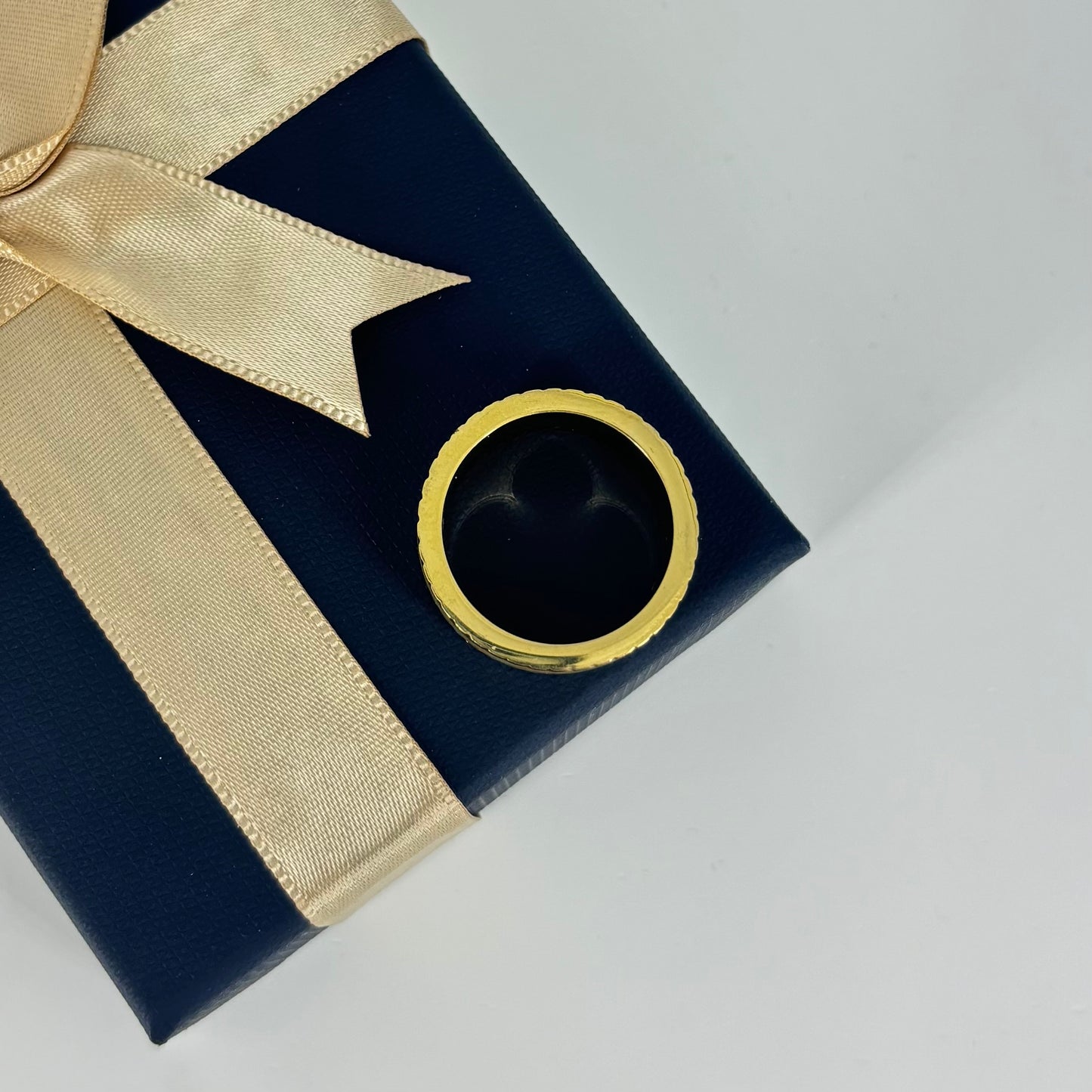 Unique Marbled Enamel Gold Ring