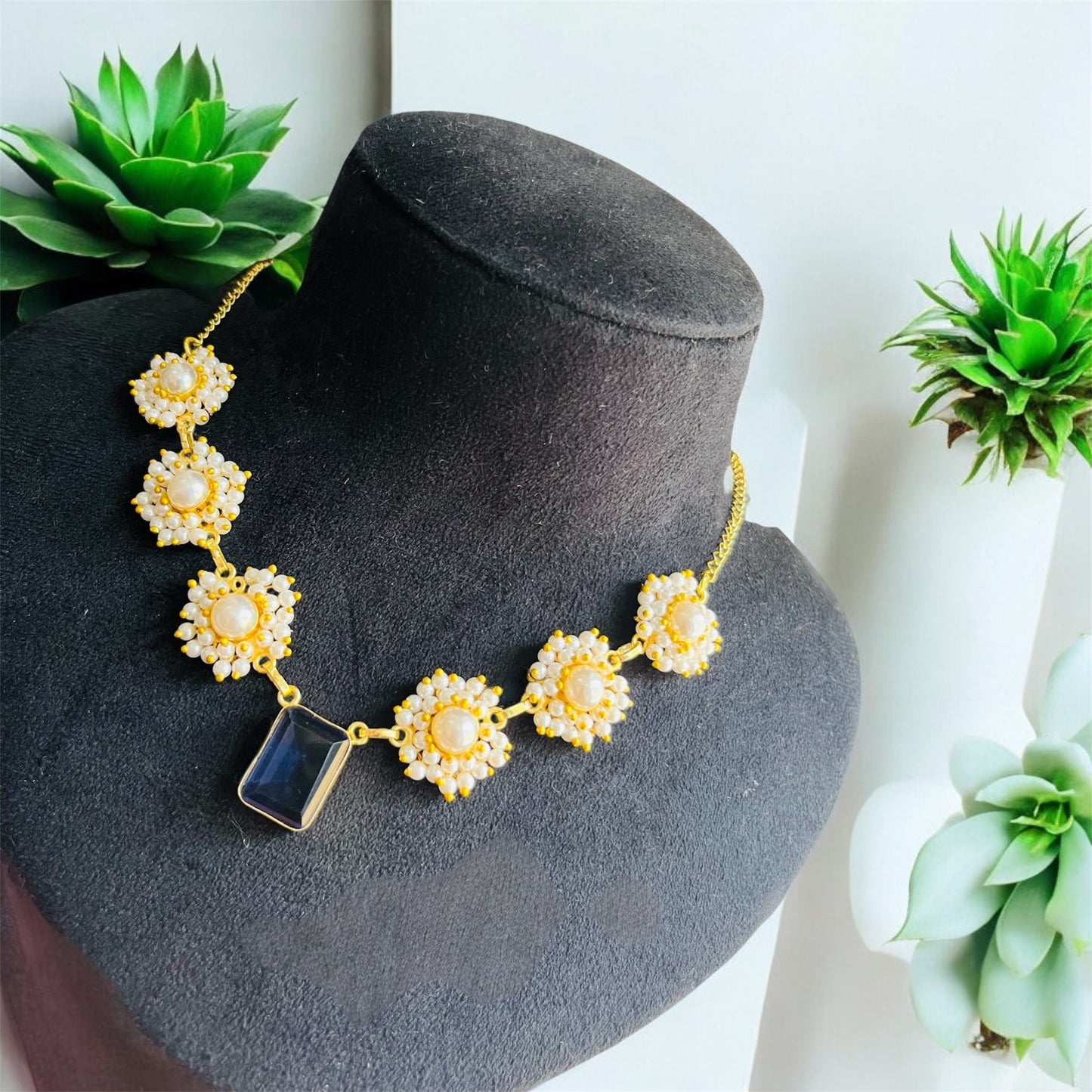 Pearl western necklace