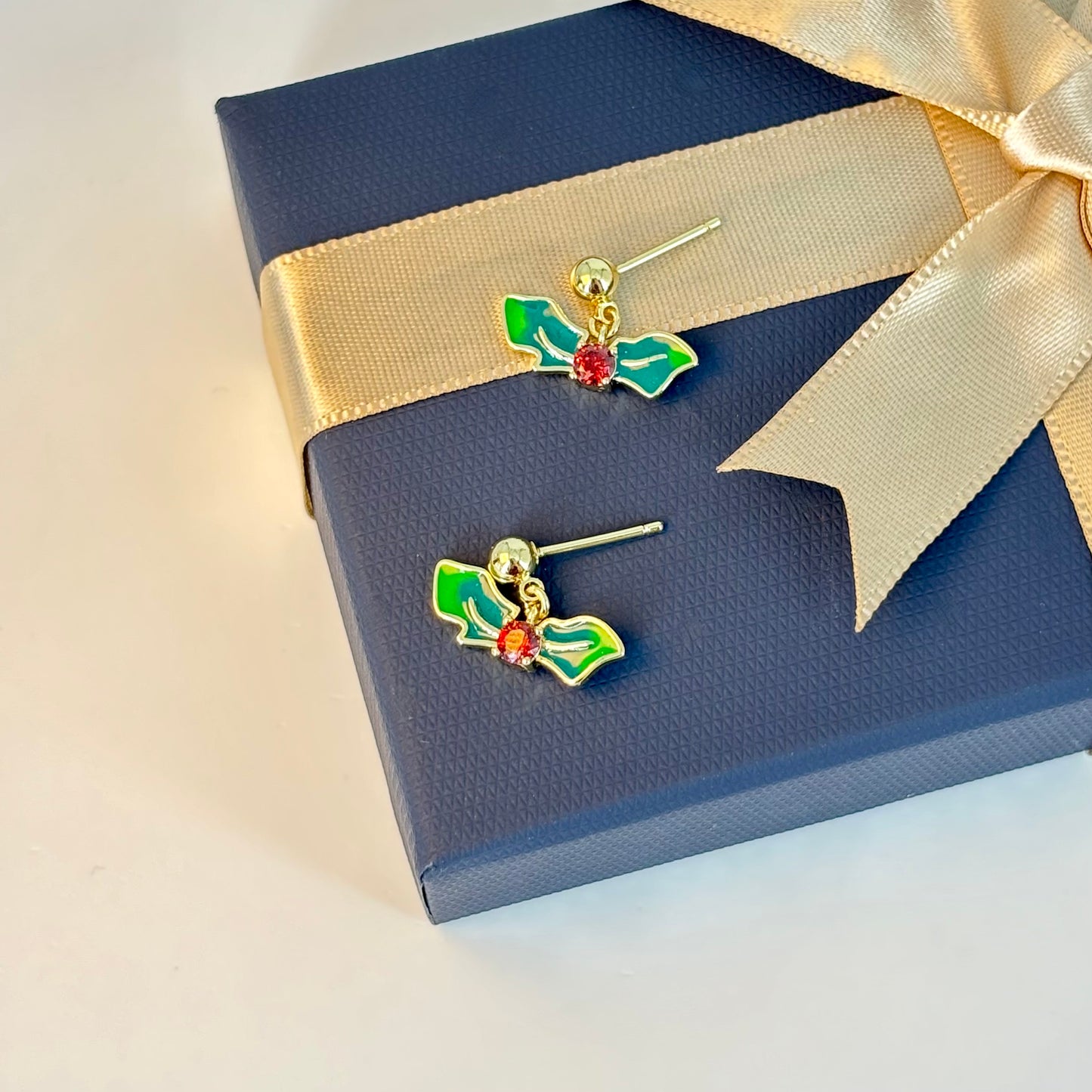 Minimal Leaf Pattern Earring