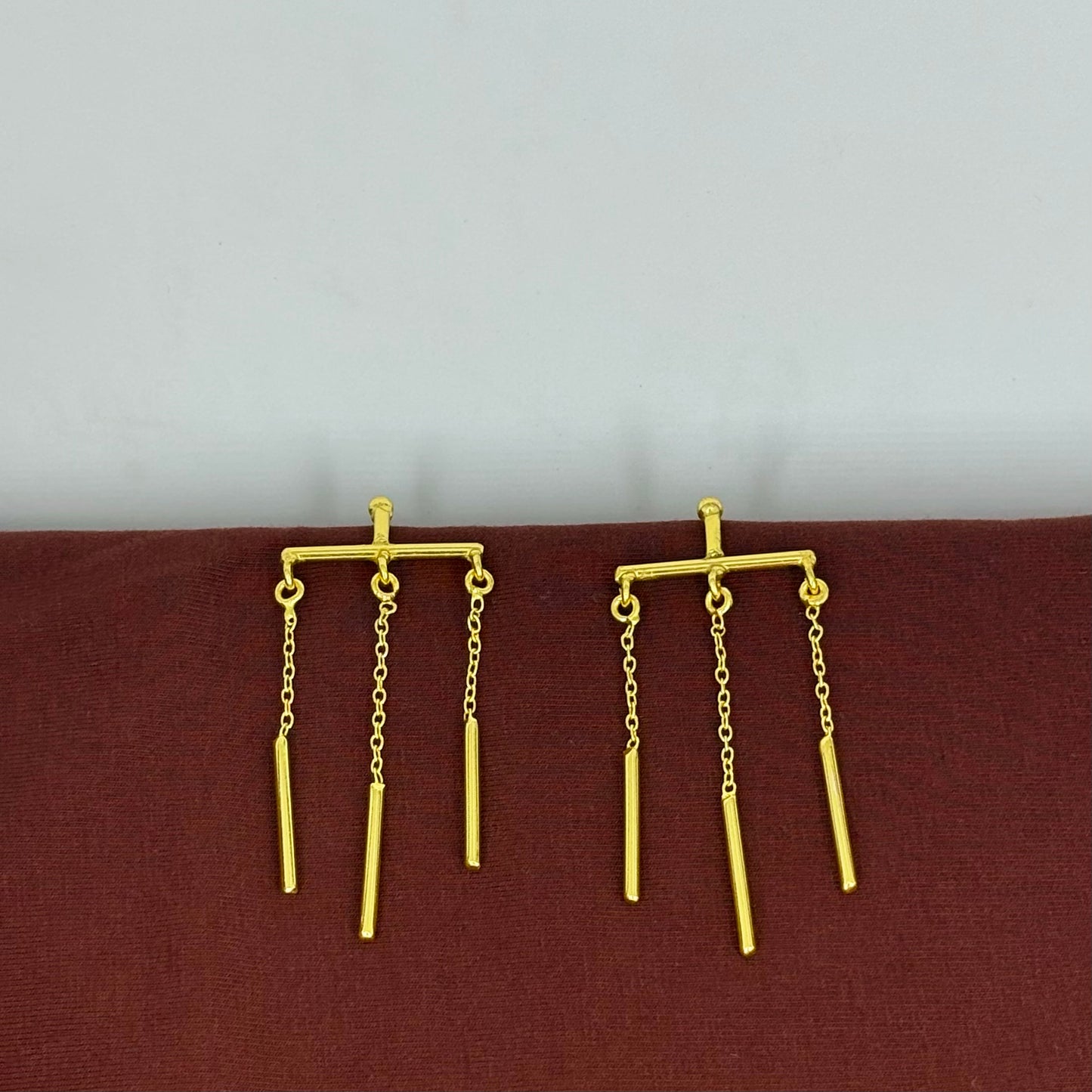 SHORT DANGLER EARRING