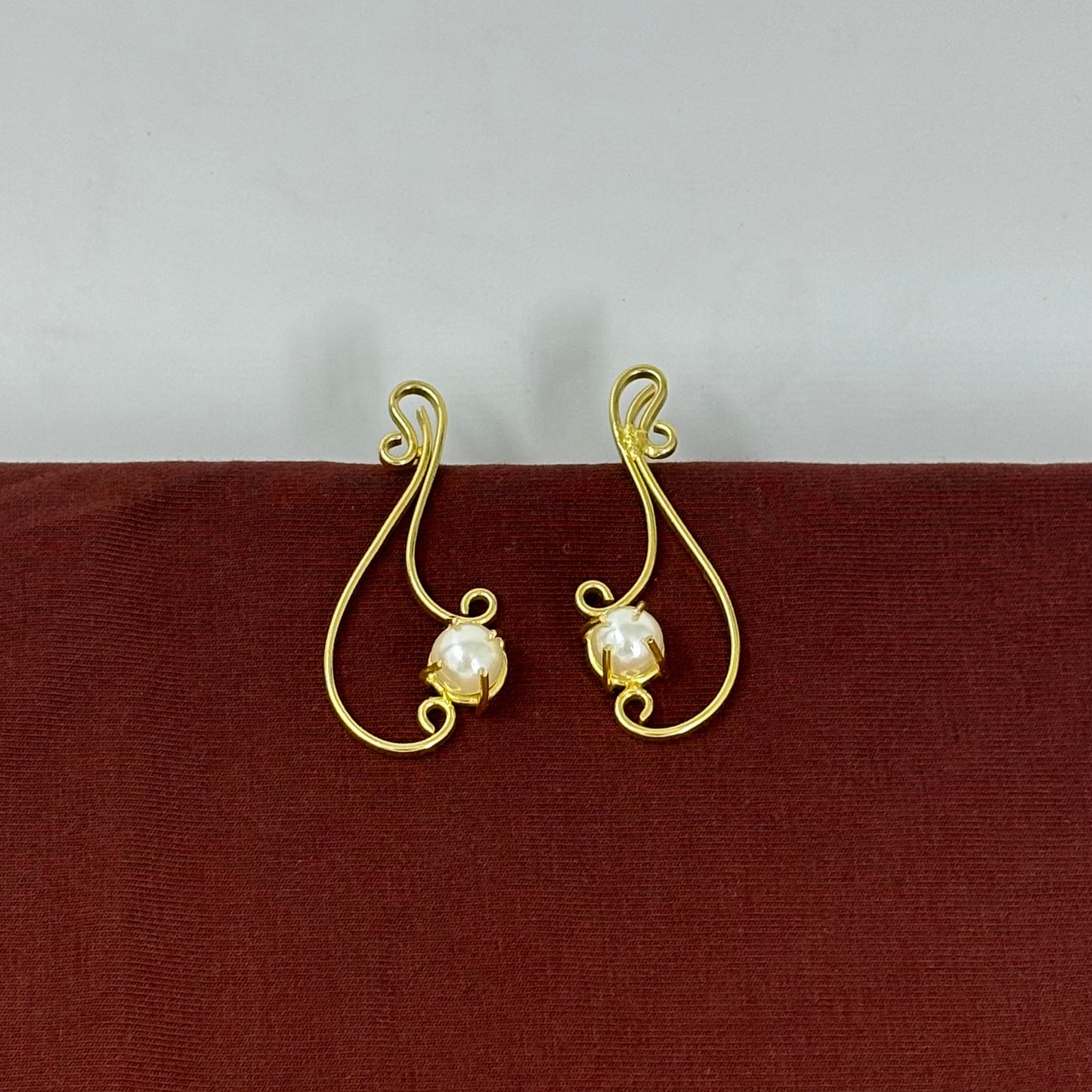 HANDMADE EARSTAUD IN PEARL