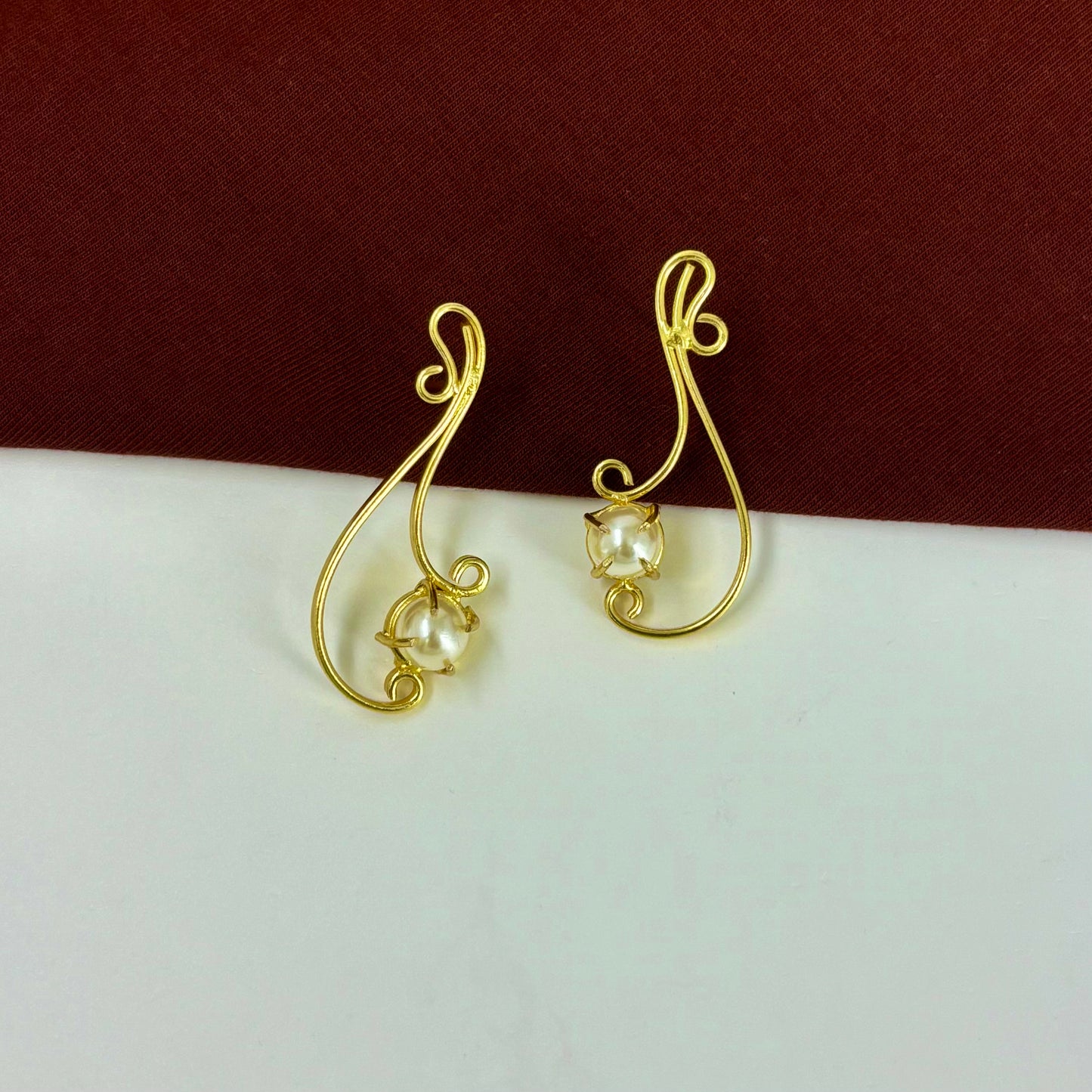 HANDMADE EARSTAUD IN PEARL