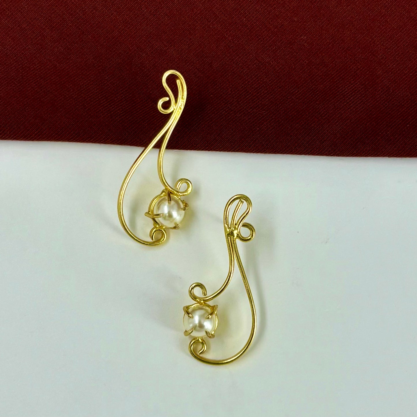 HANDMADE EARSTAUD IN PEARL