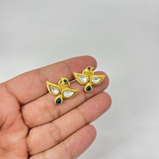 Bird motive chain pendent