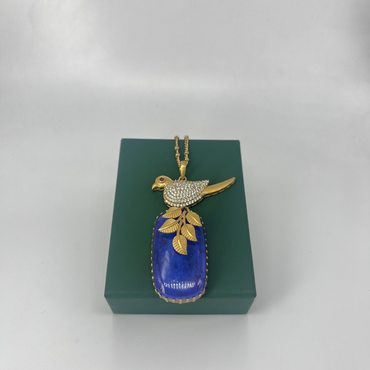 Bird stone pendent set