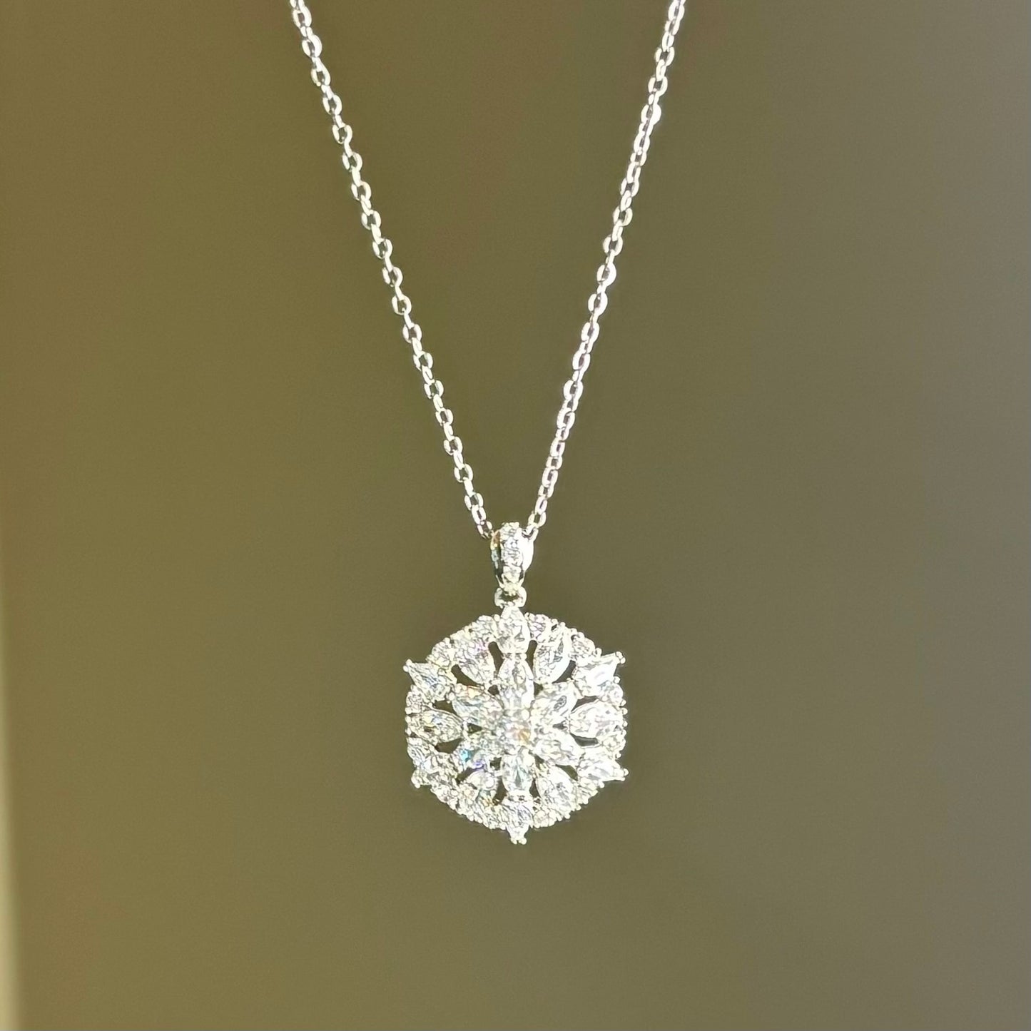 Elegant Snowflake Pendant Chain