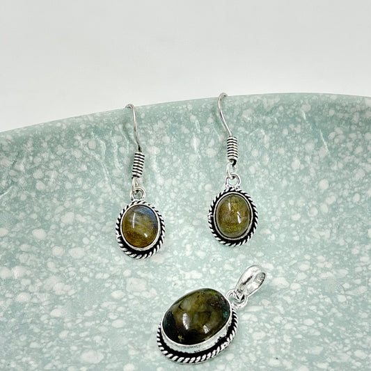 Natural Labradorite stone pendant & earring set