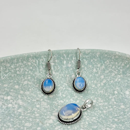 Natural ethereal Moonstone pendant & earring set