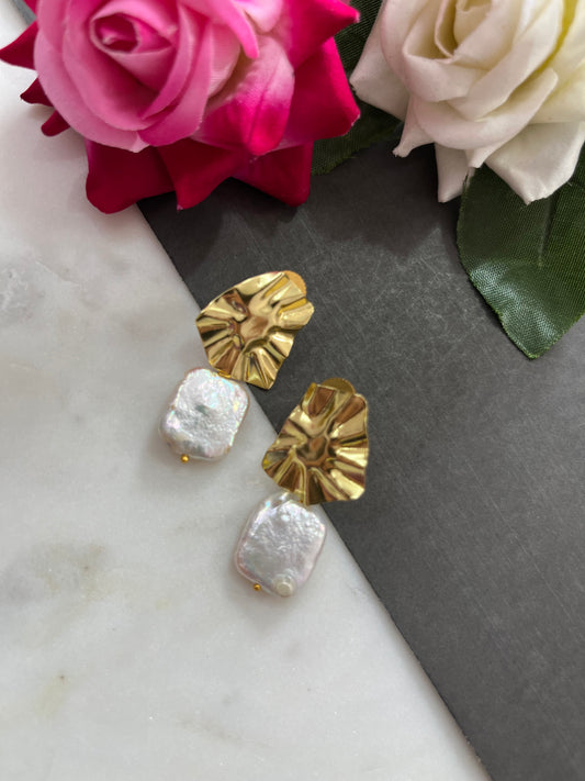 FAUX PEARL DROP EARINGS