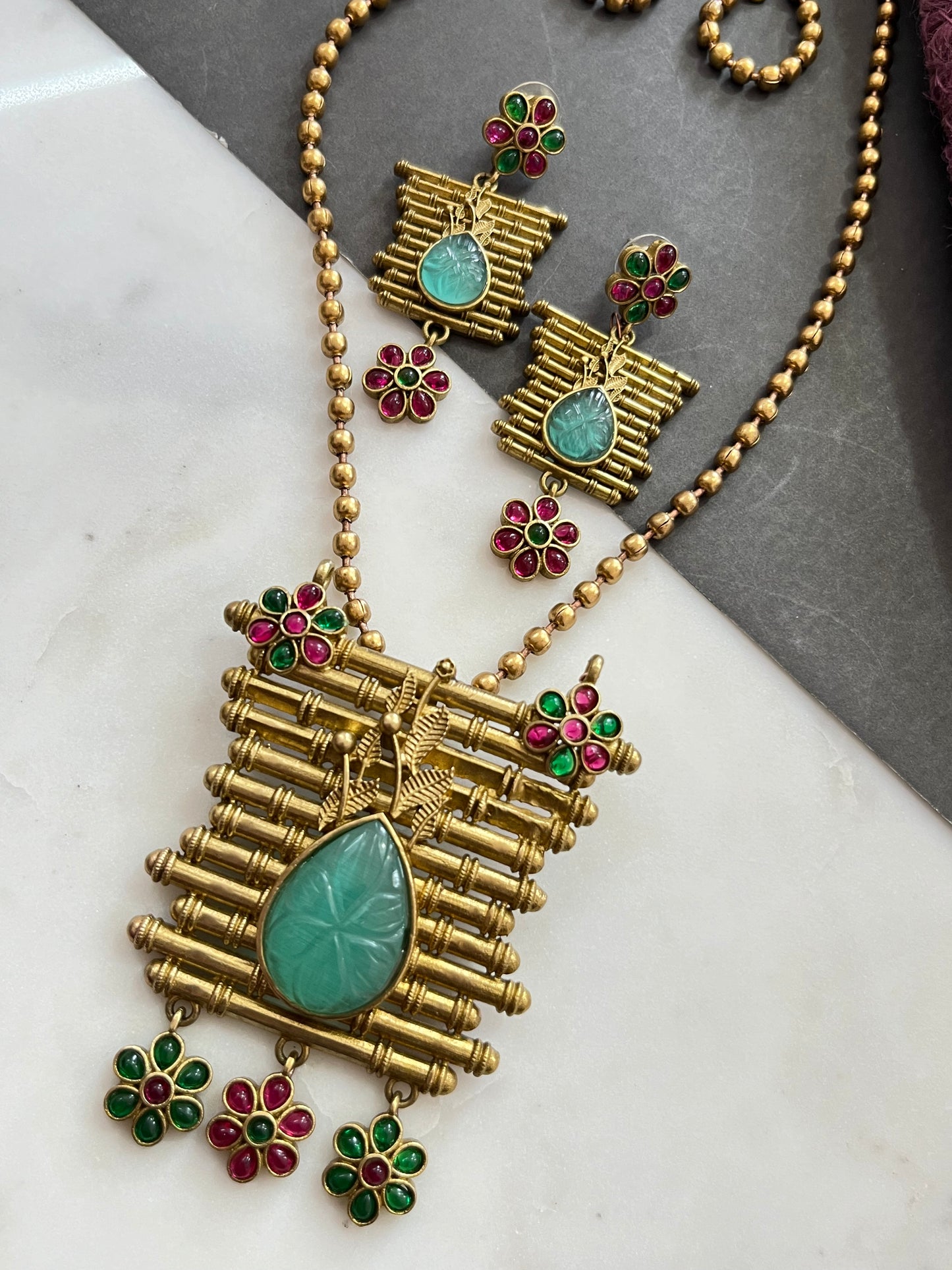 APALA FINISH EXCLUSIVE PENDANT SET