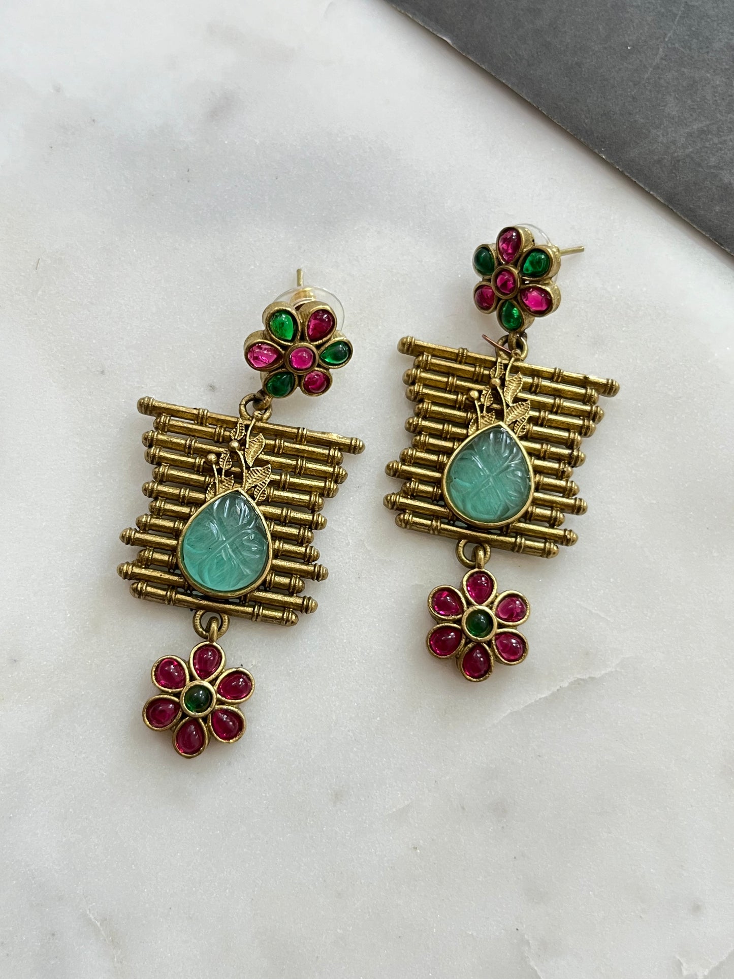 APALA FINISH EXCLUSIVE PENDANT SET