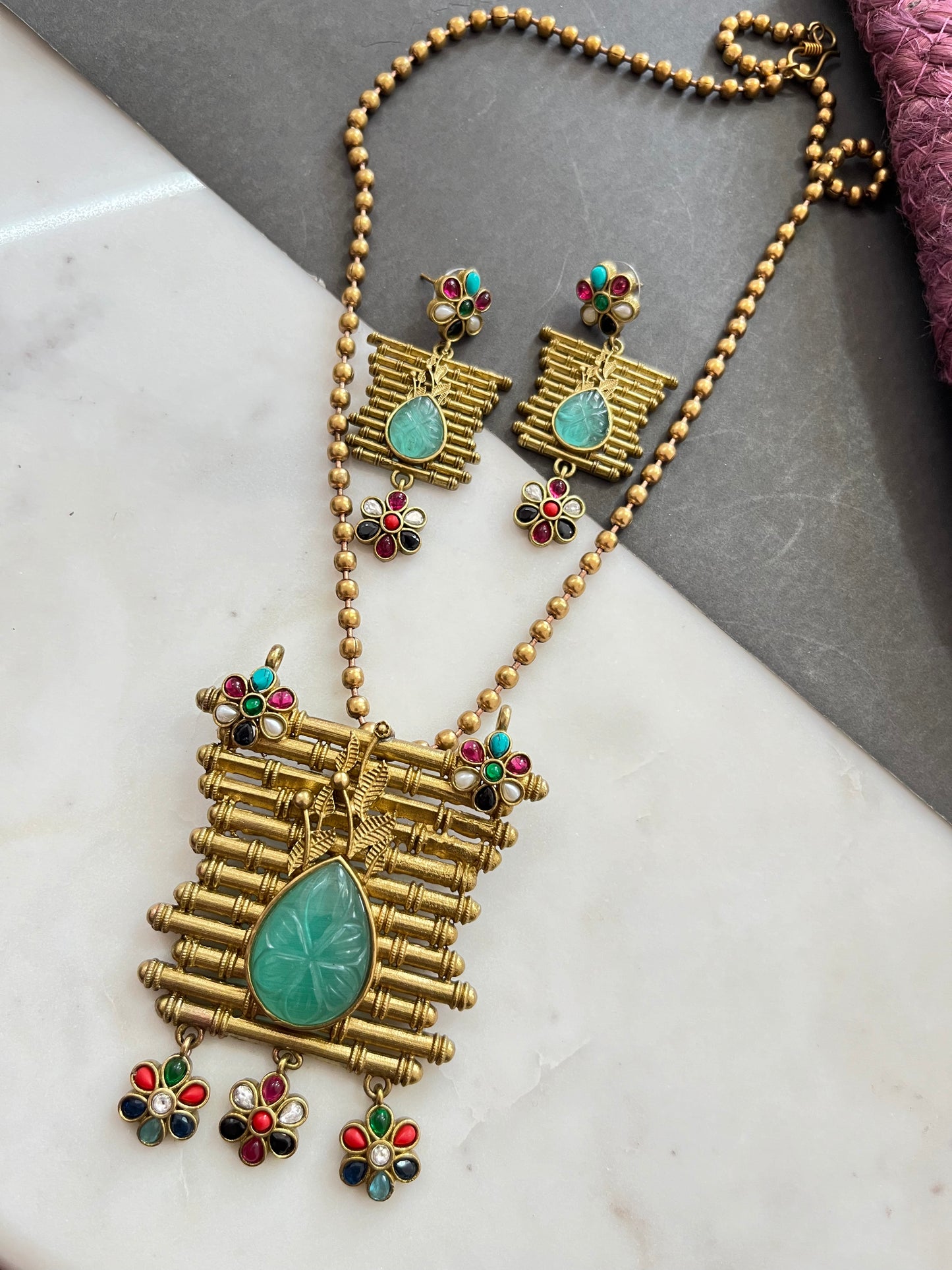 APALA FINISH EXCLUSIVE PENDANT SET