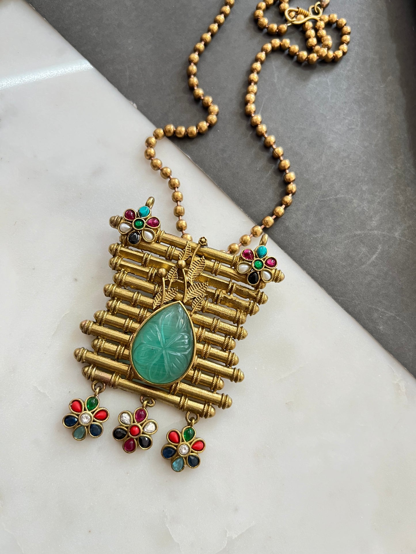 APALA FINISH EXCLUSIVE PENDANT SET