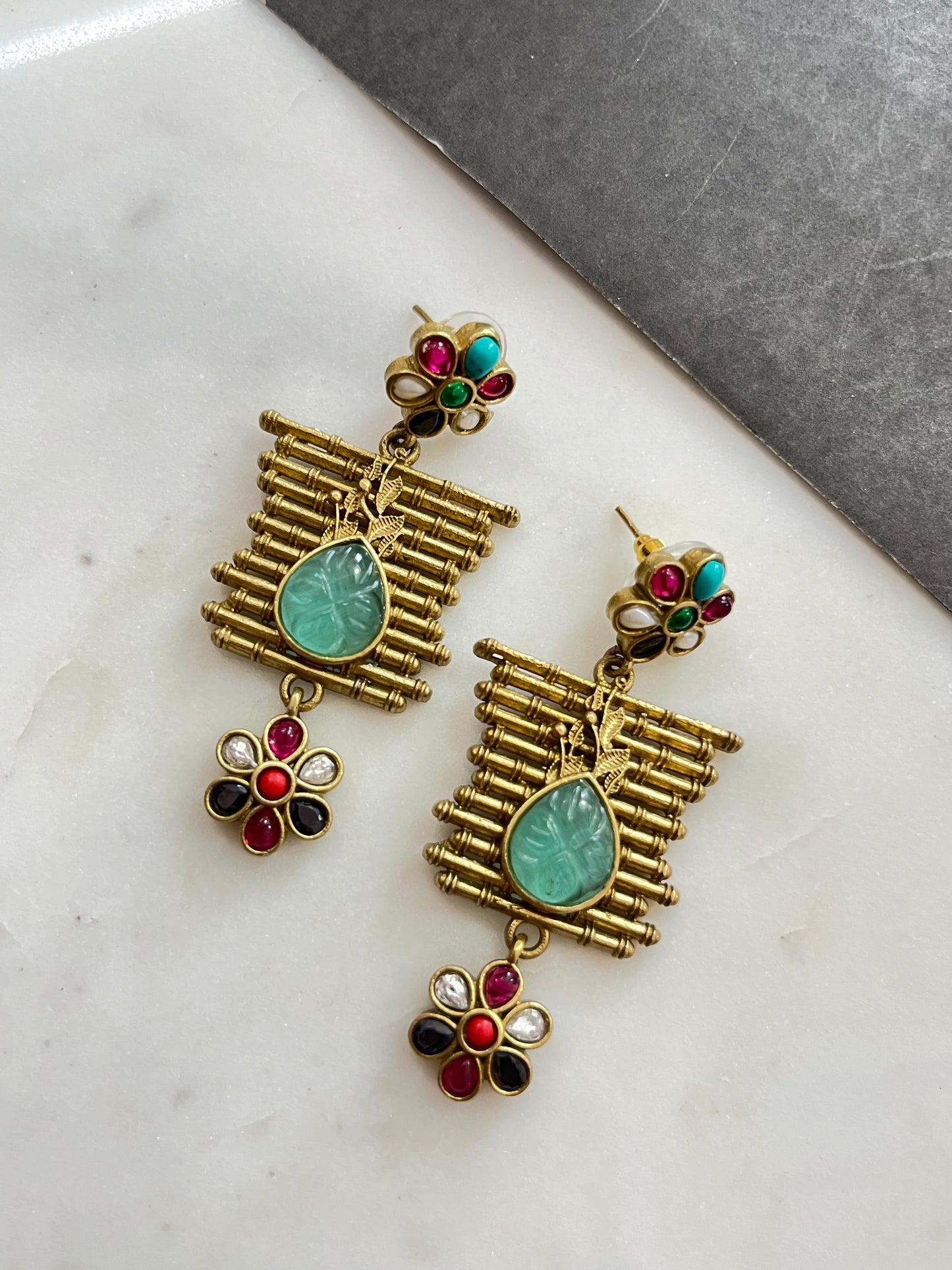 APALA FINISH EXCLUSIVE PENDANT SET