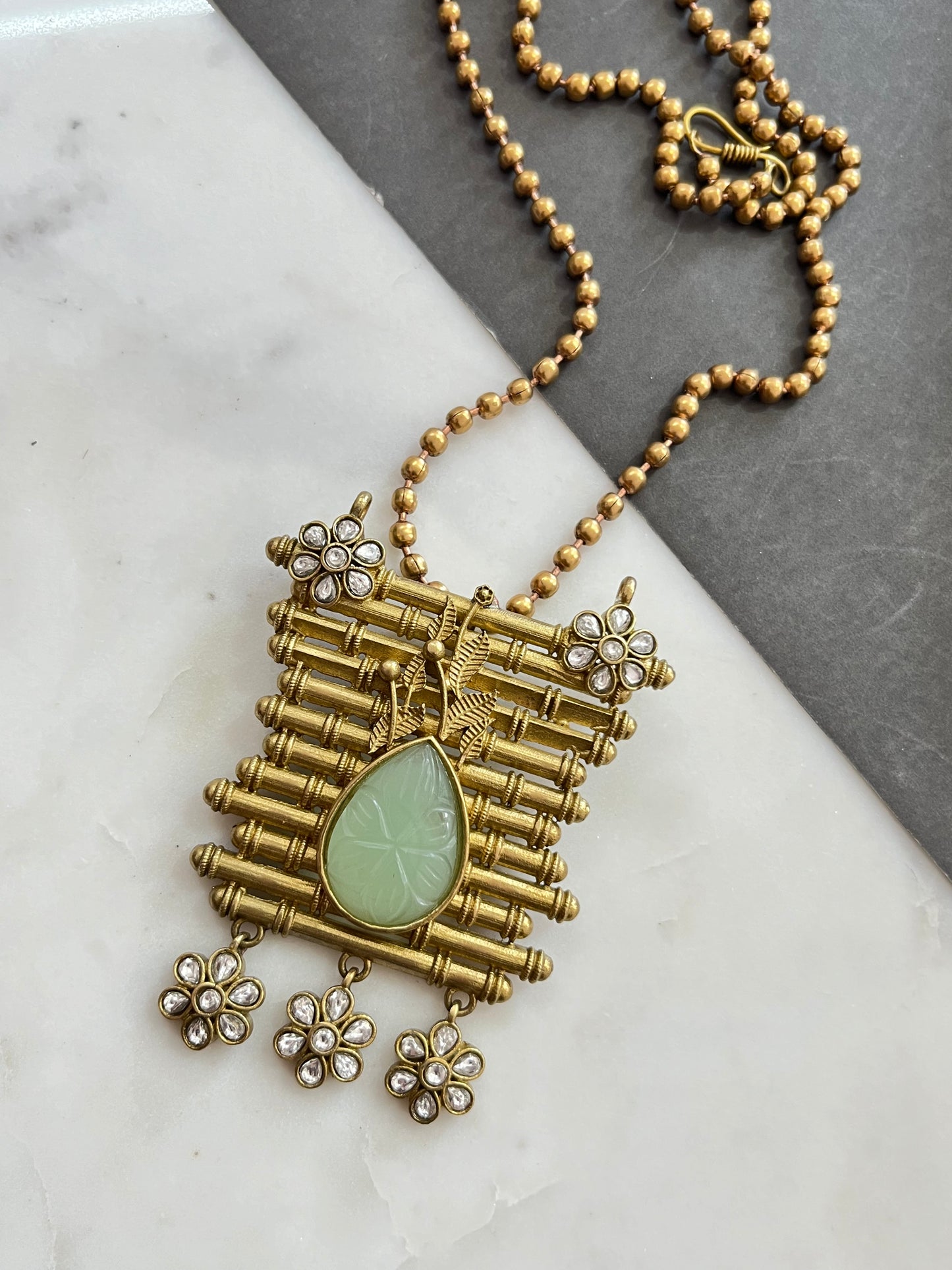 APALA FINISH EXCLUSIVE PENDANT SET