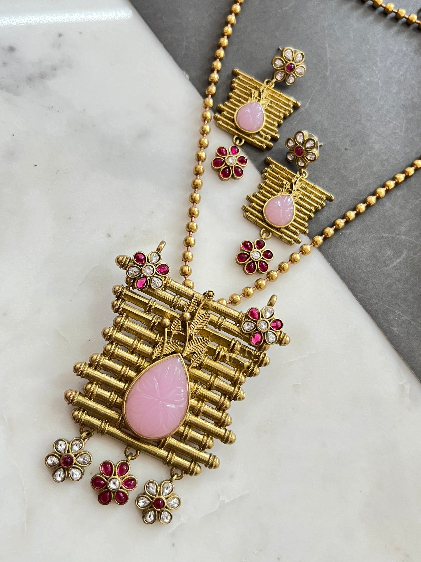 APALA FINISH EXCLUSIVE PENDANT SET