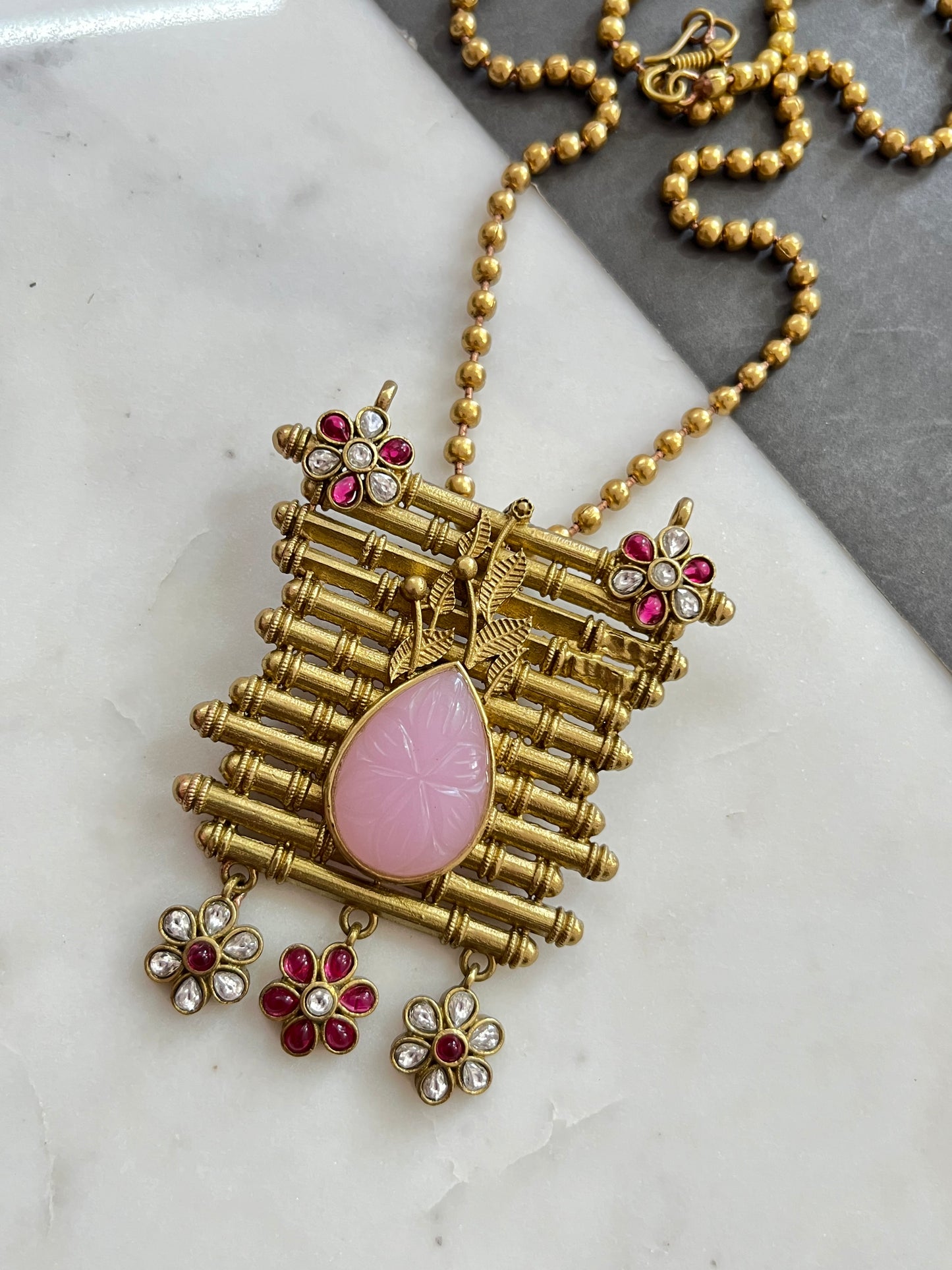 APALA FINISH EXCLUSIVE PENDANT SET