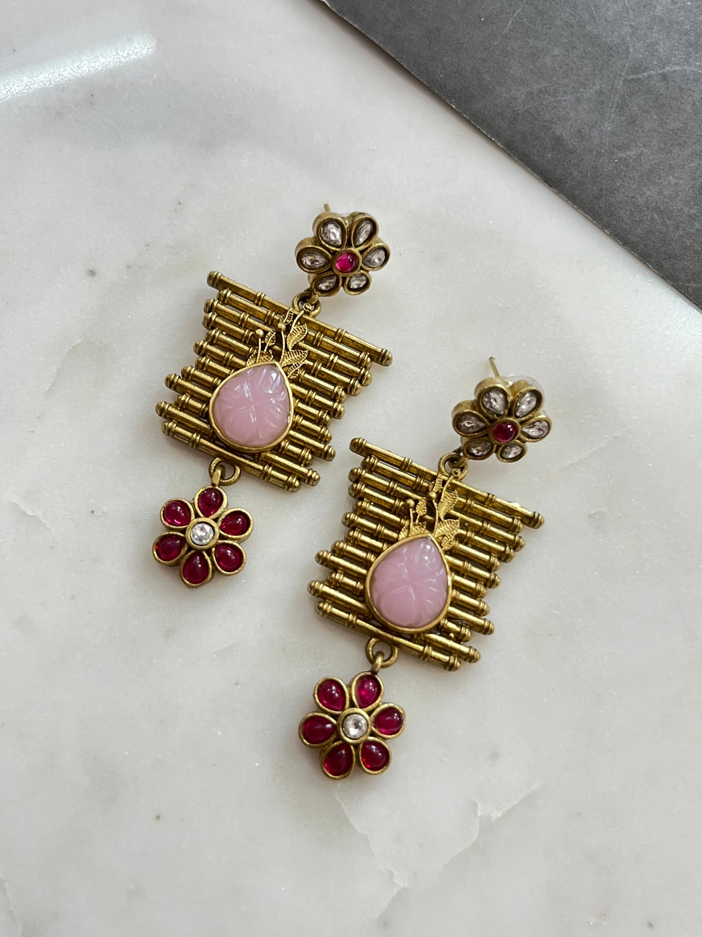 APALA FINISH EXCLUSIVE PENDANT SET