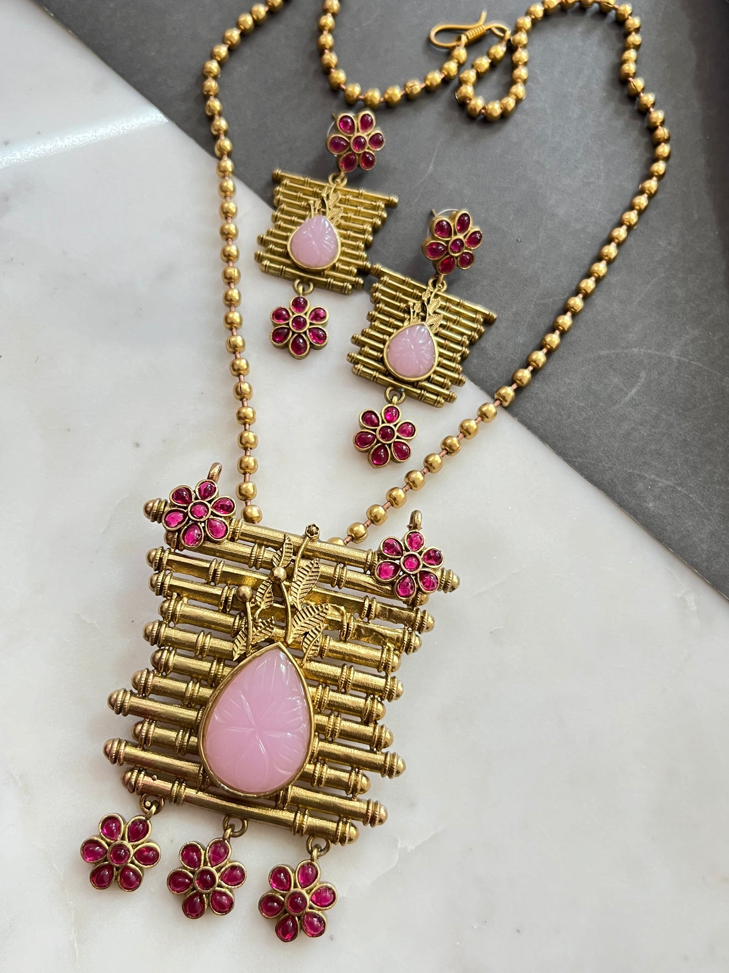 APALA FINISH EXCLUSIVE PENDANT SET