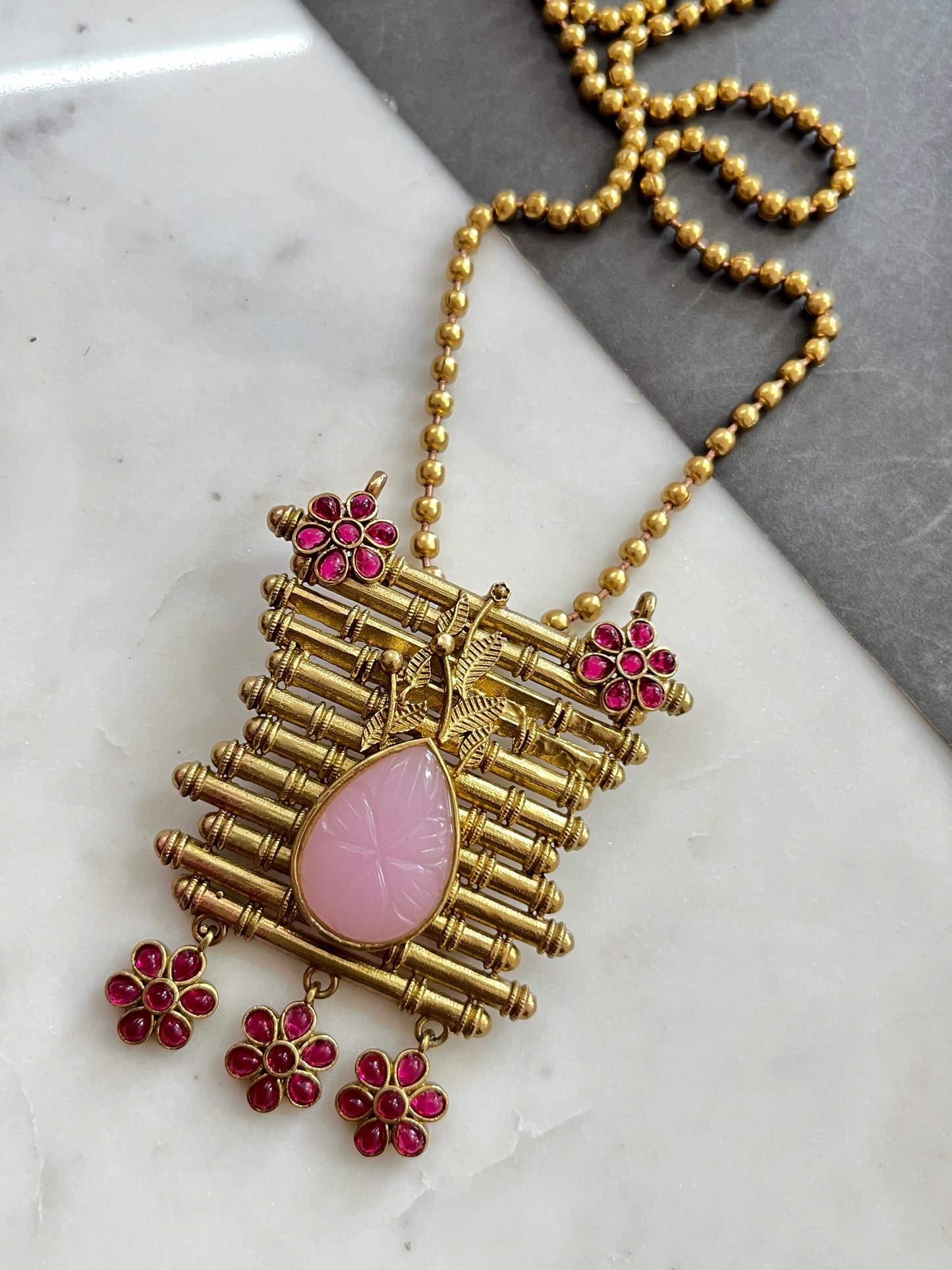 APALA FINISH EXCLUSIVE PENDANT SET