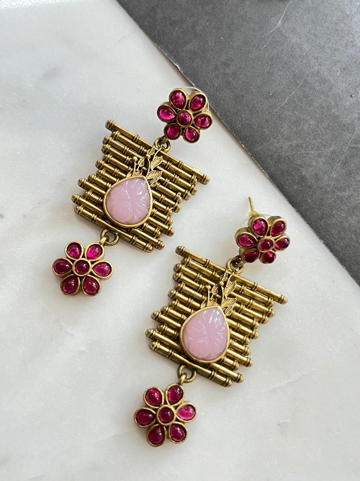 APALA FINISH EXCLUSIVE PENDANT SET