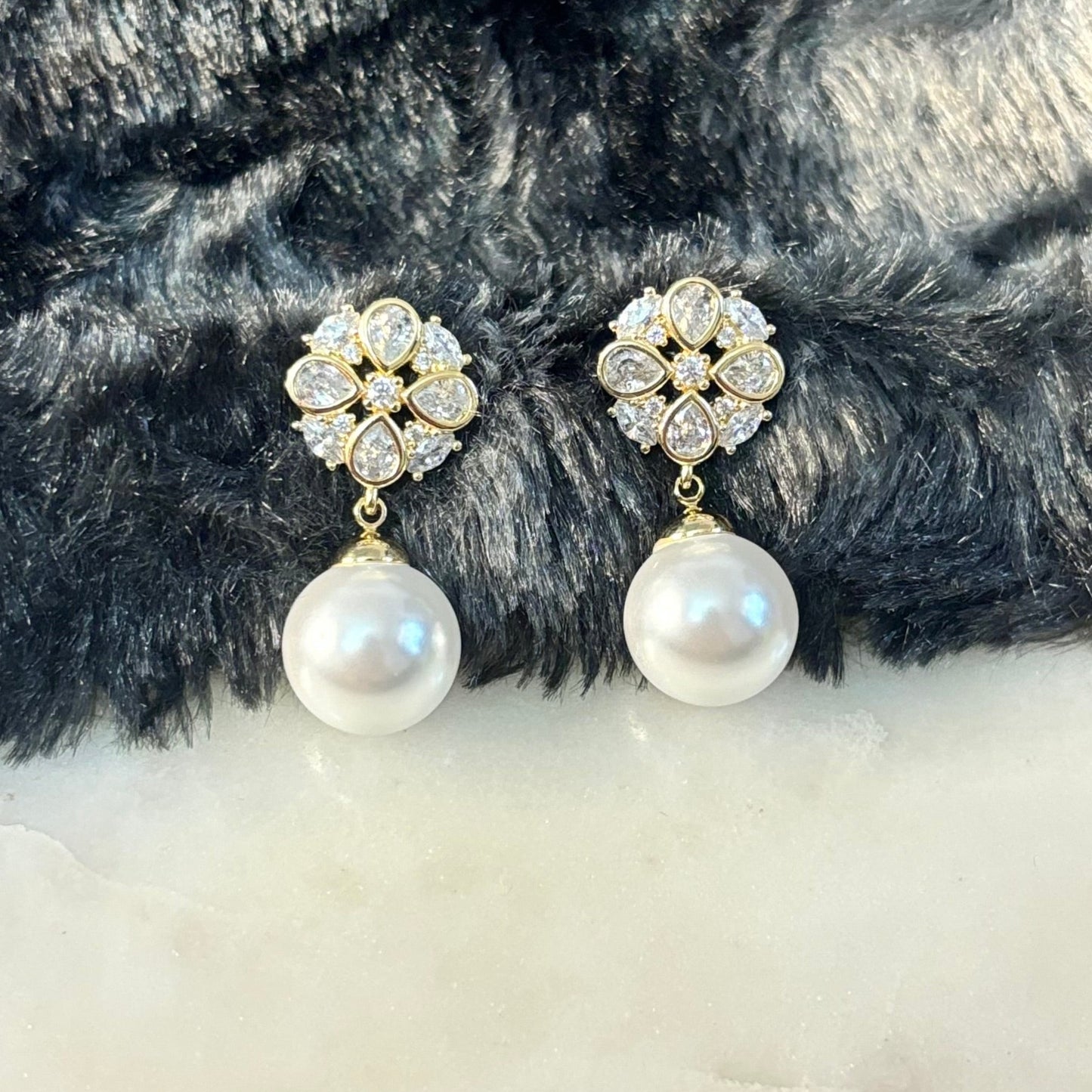 Pearl Earstud