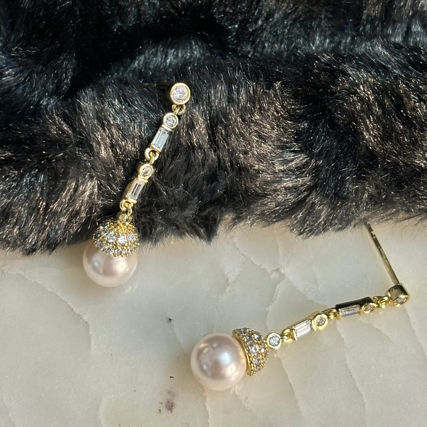 Sleek Pearl Drop Earring