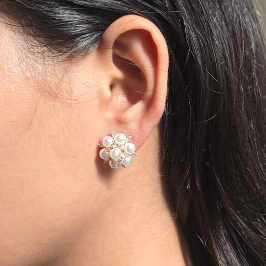 Elegant Pearl Floral Stud Earrings ✨