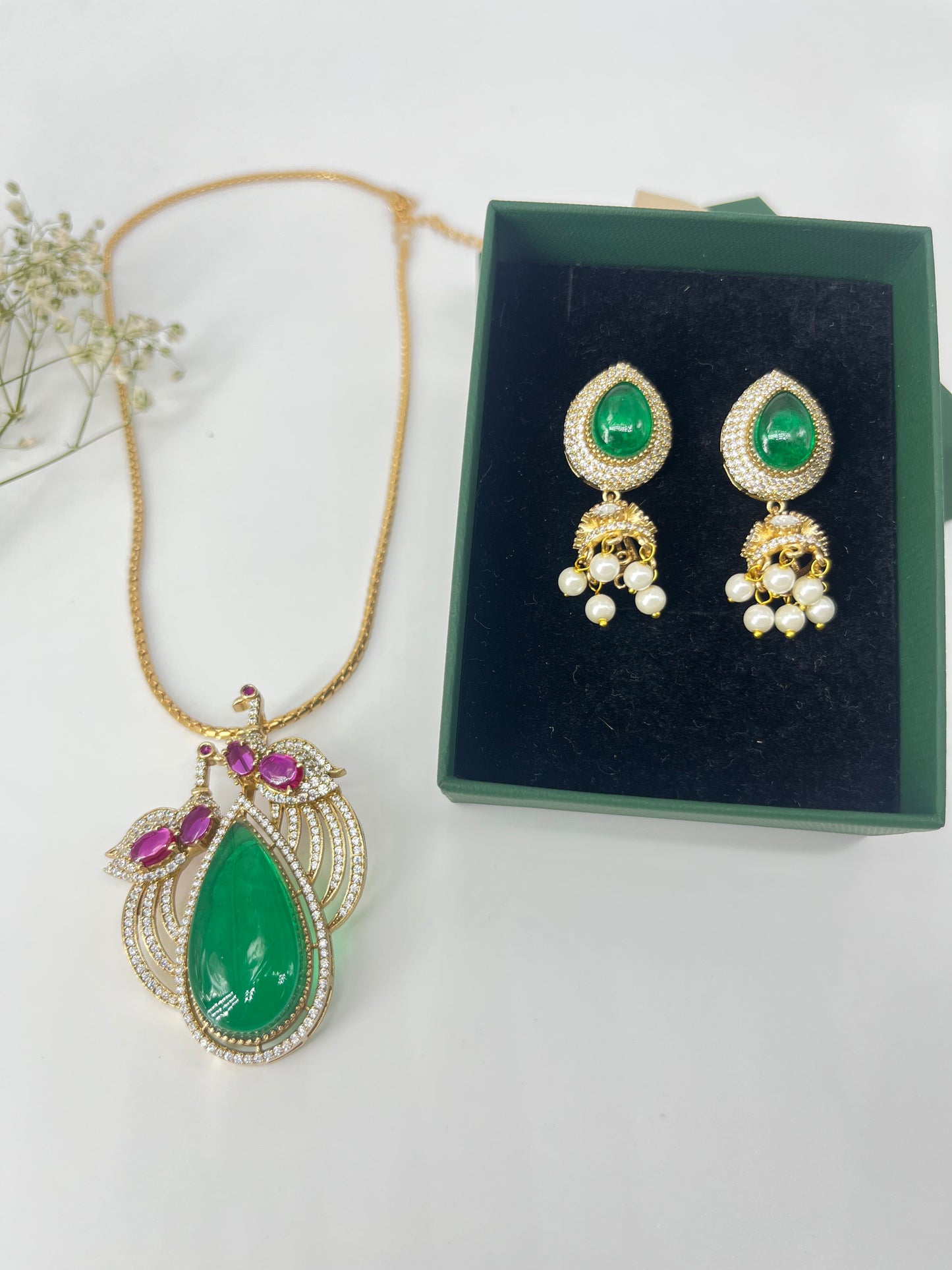 Drop shape stone pendent necklace