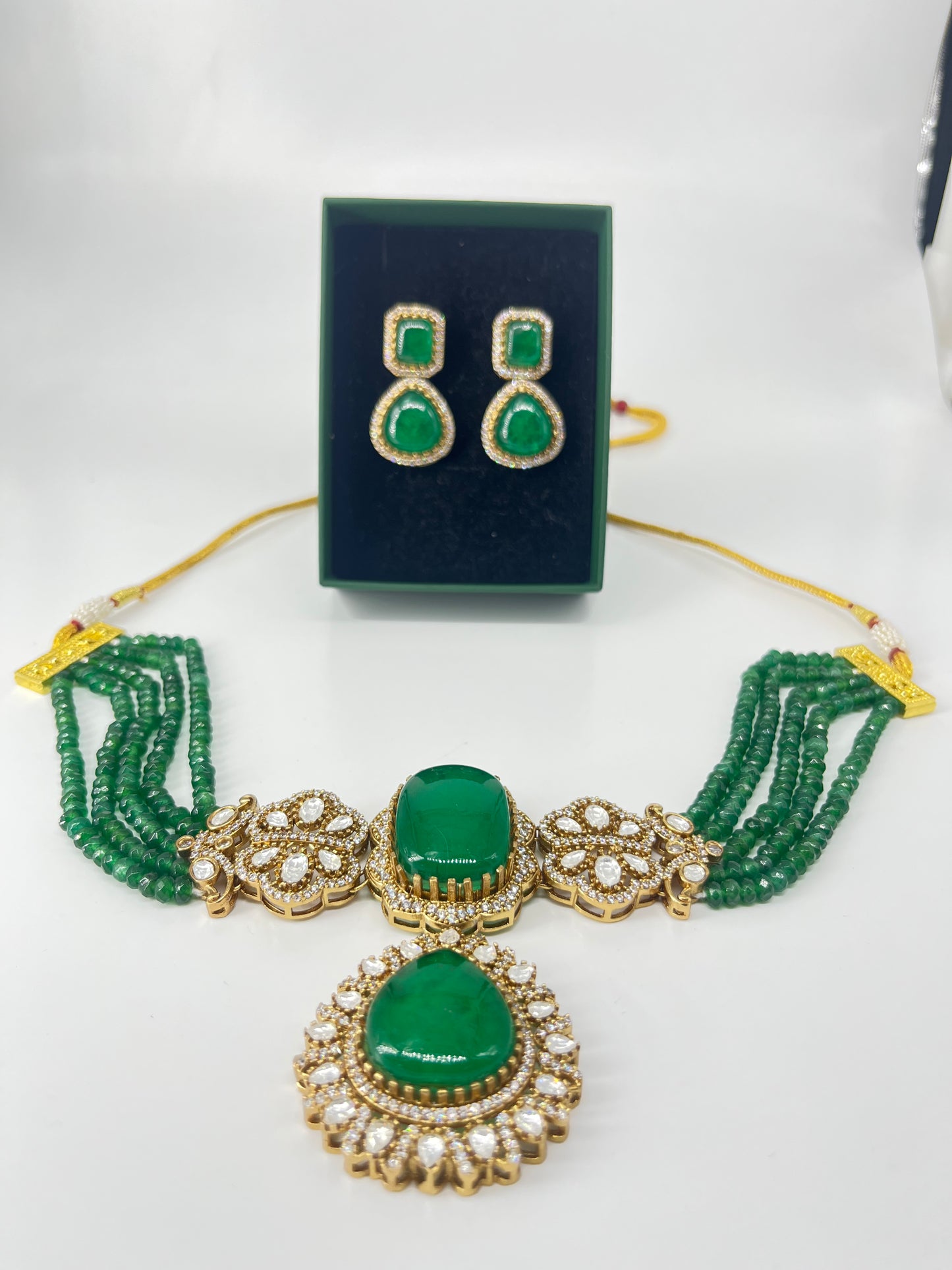 Doublet stone with polki choker