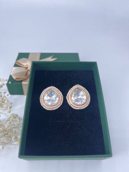 kundan stud with a cover of pearl line