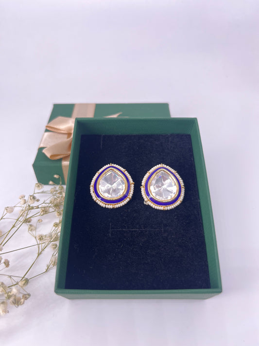 kundan stud with a cover of pearl line