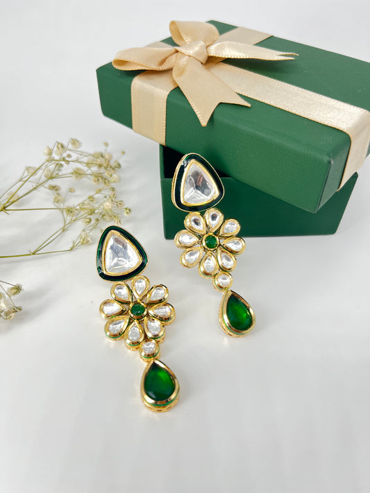 kundan earring with emerald stone