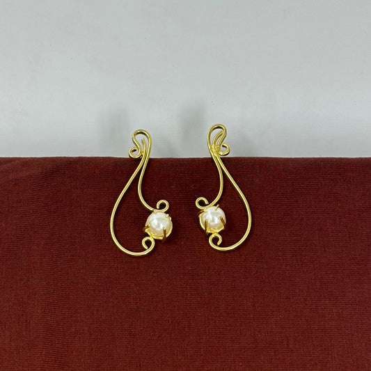 HANDMADE EARSTAUD IN PEARL
