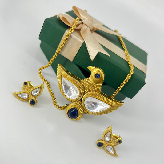 Bird motive chain pendent