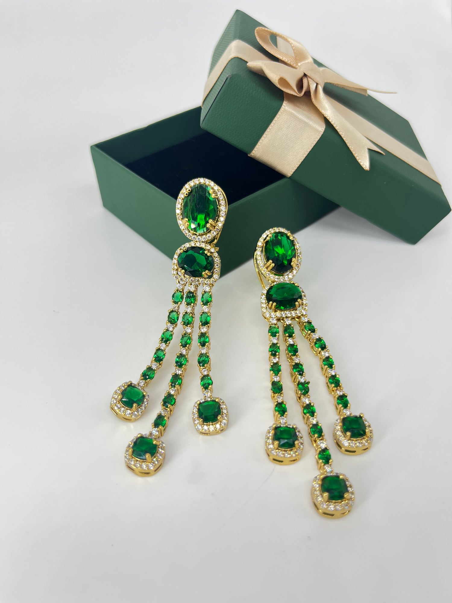 STATEMENT EARRING