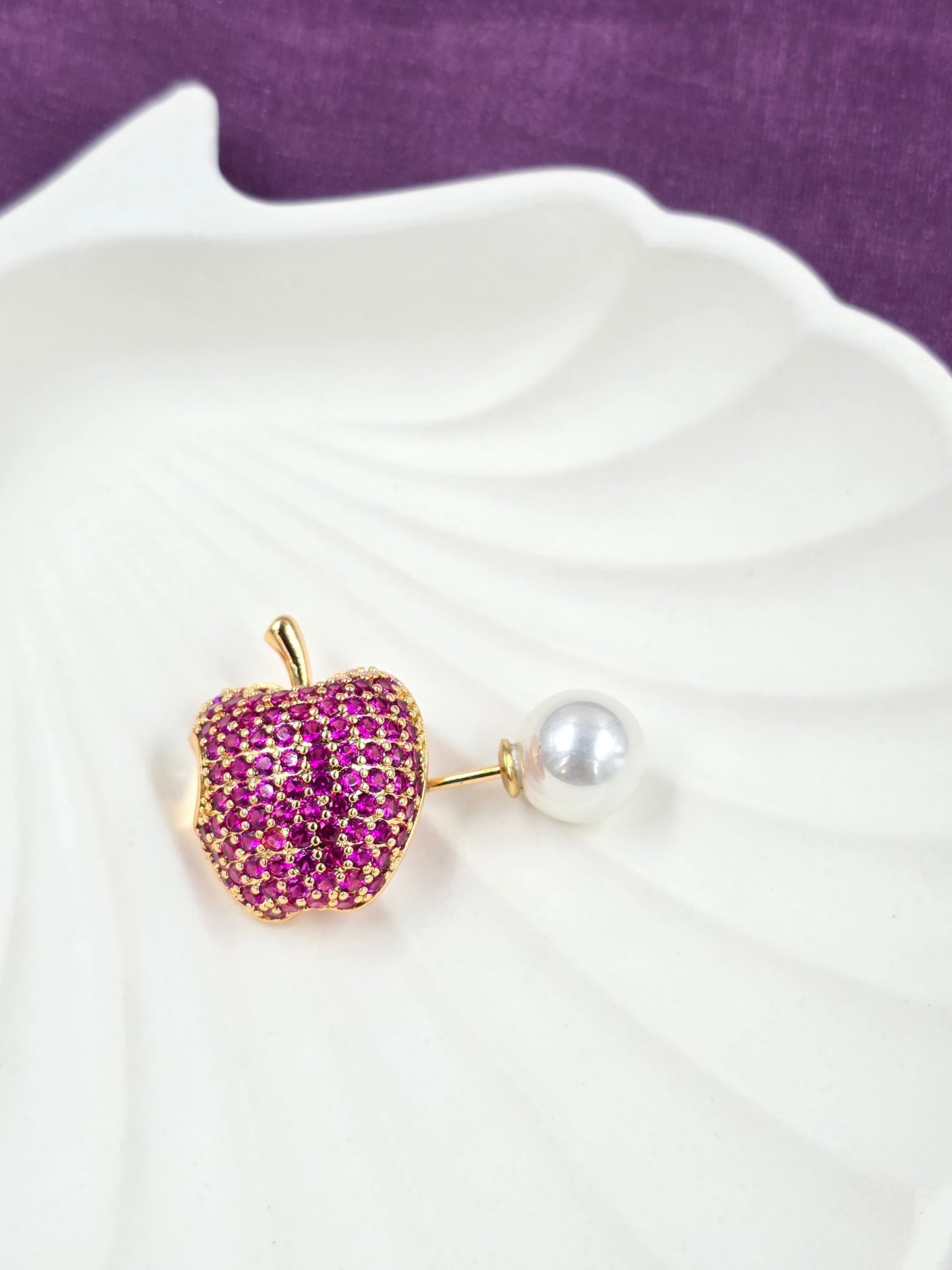 Apple & Pearl brooch