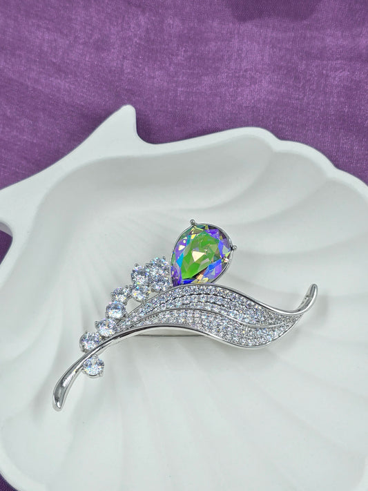 Leaf Pattern Brooch Silver toned